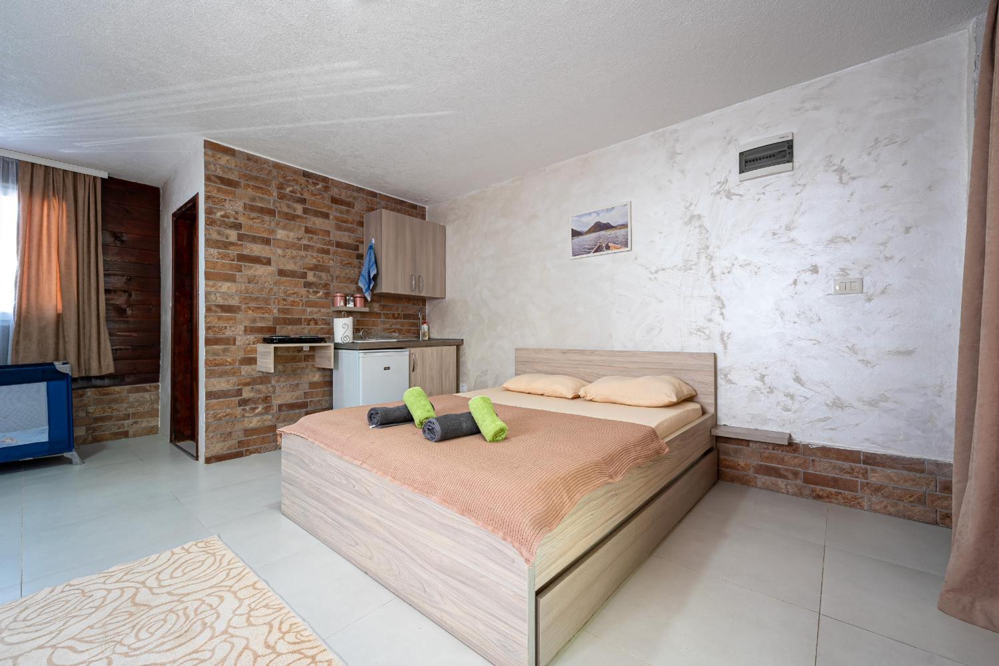 Apartments Obala ポドゴリツァ エクステリア 写真