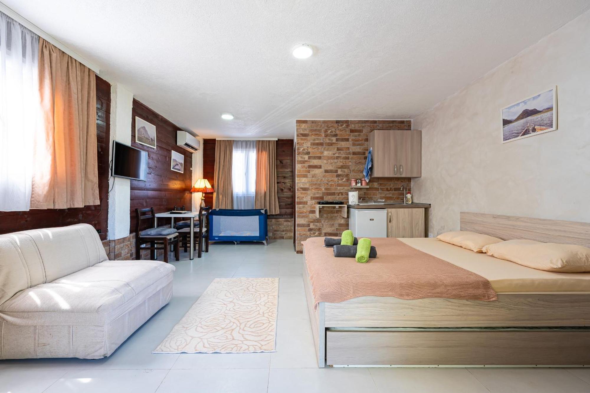 Apartments Obala ポドゴリツァ エクステリア 写真