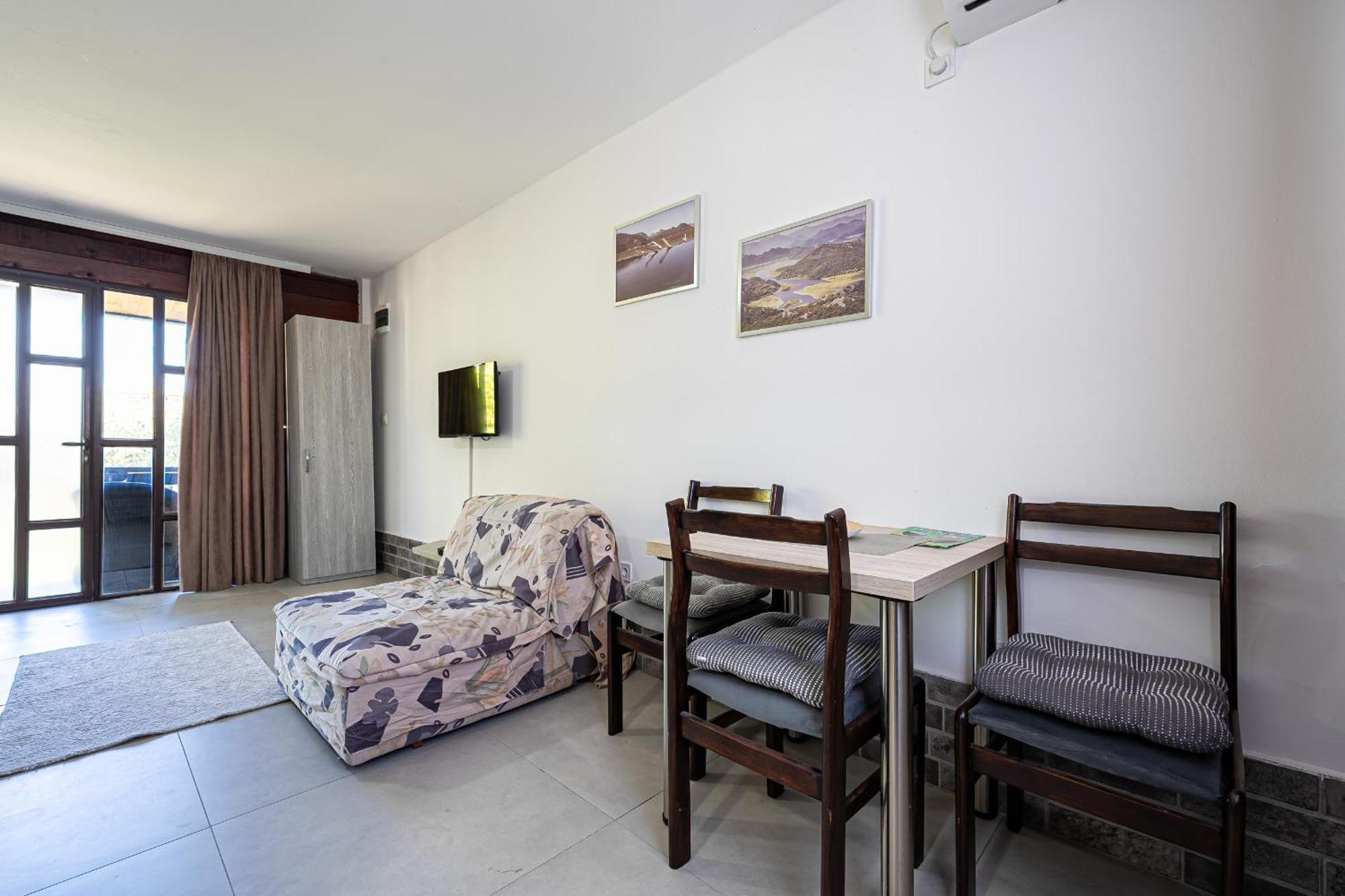 Apartments Obala ポドゴリツァ エクステリア 写真